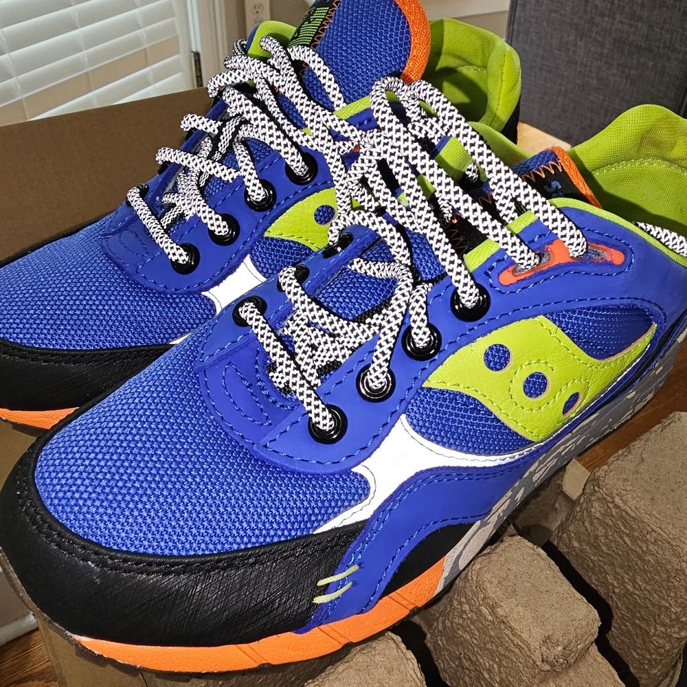 SAUCONY